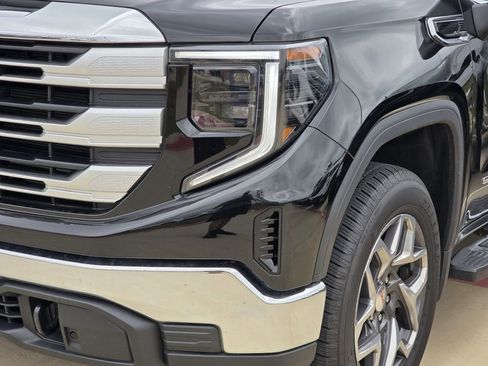 Used 2024 GMC Sierra 1500 SLE w/ Preferred Package AWD/4WD image 7