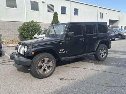 Used 2017 Jeep Wrangler Unlimited Sahara w/ Connectivity Group image 5