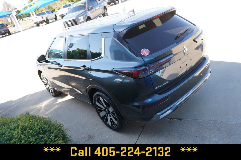 Used 2025 Mitsubishi Outlander SE FWD image 12