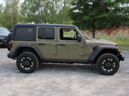 Used 2025 Jeep Wrangler Unlimited Rubicon AWD/4WD image 4