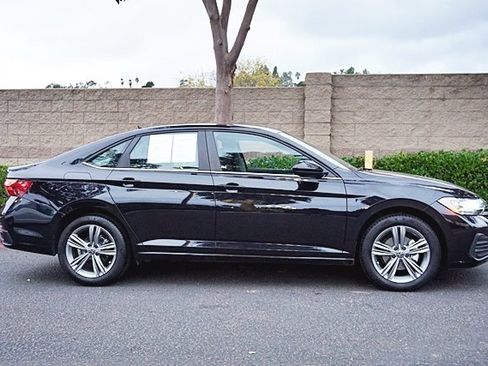 Used 2024 Volkswagen Jetta SE image 7