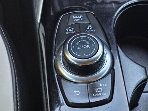 Used 2017 INFINITI QX30 Sport image 15