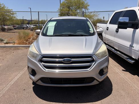 Used 2017 Ford Escape SE FWD image 2