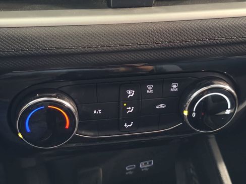Used 2025 Chevrolet TrailBlazer LT FWD image 22