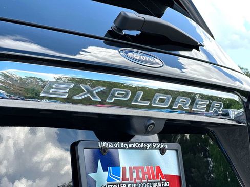 Used 2024 Ford Explorer XLT w/ Equipment Group 202A RWD image 15