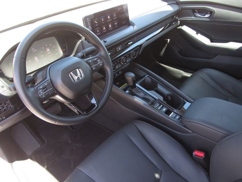 Used 2025 Honda Accord EX-L image 15