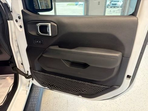 Used 2021 Jeep Wrangler Unlimited Sahara AWD/4WD image 45