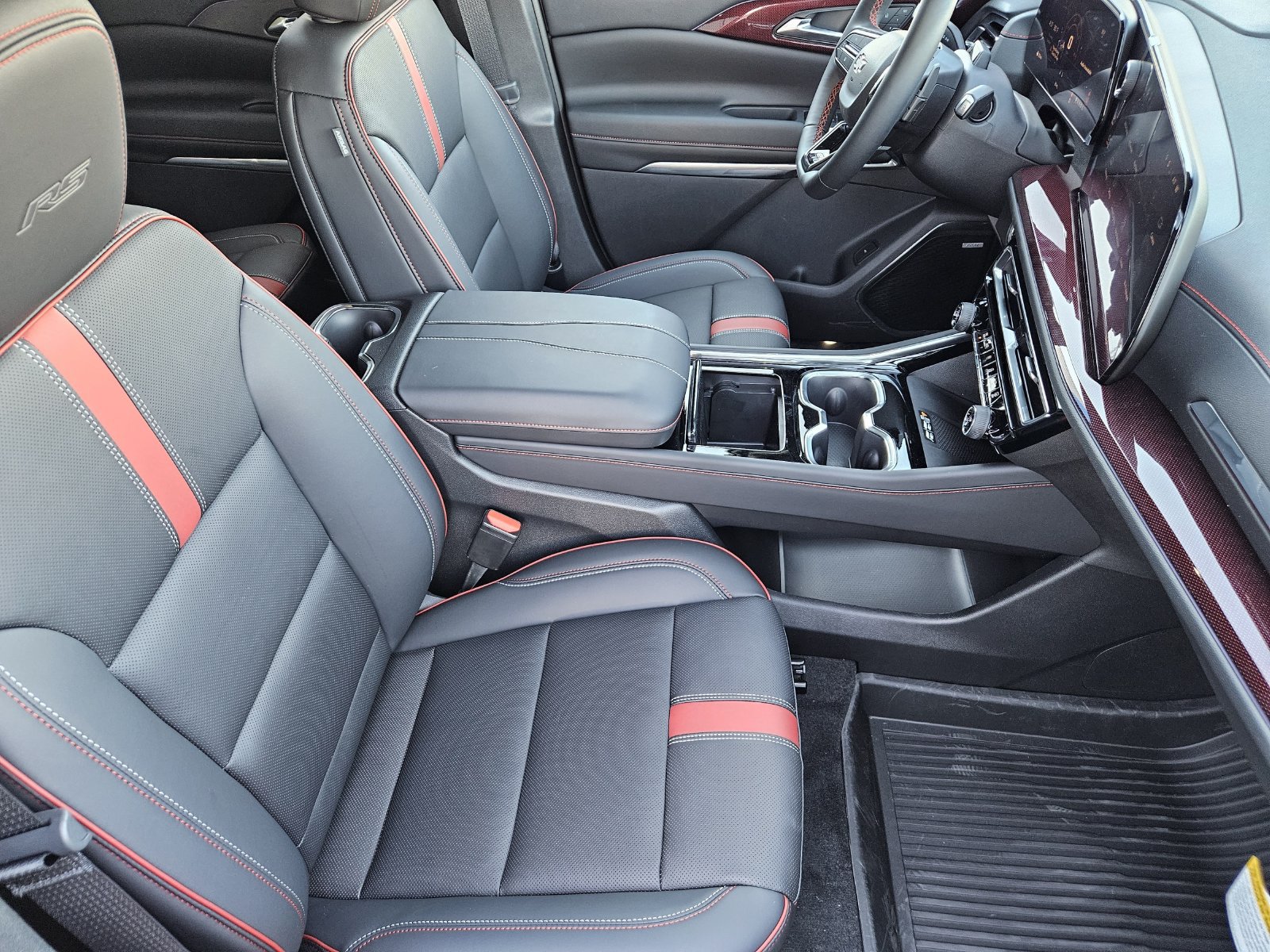 New 2027 Chevrolet Traverse RS w/ LPO, Floor Liner Package FWD image 16