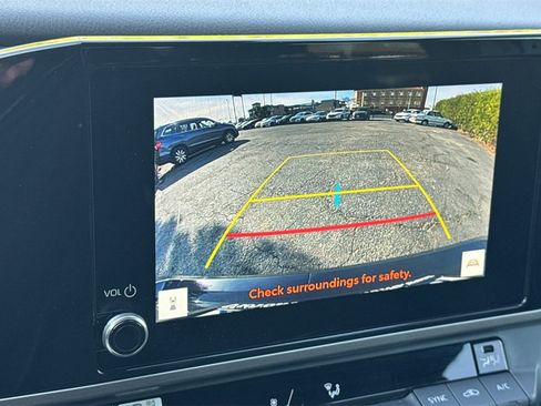 Used 2025 Toyota Camry SE image 20