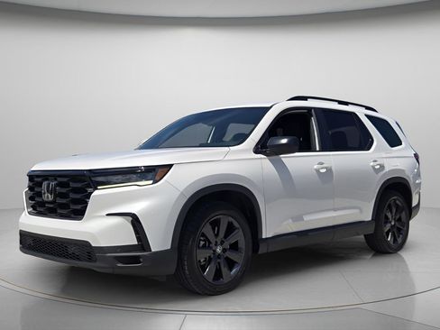 Certified 2025 Honda Pilot Sport image 9