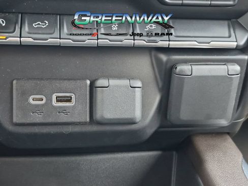 Used 2021 GMC Sierra 1500 SLT AWD/4WD image 18