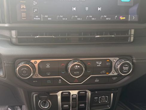 Used 2024 Jeep Wrangler Unlimited Rubicon 4xe AWD/4WD image 18