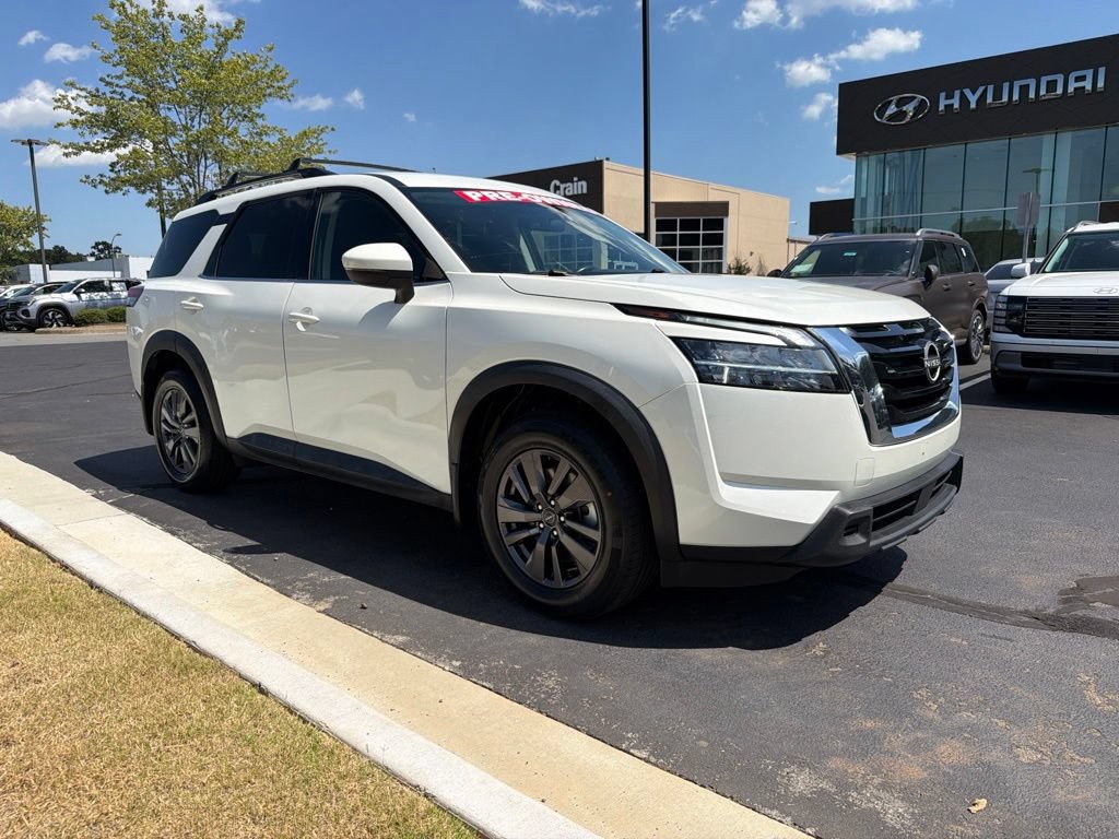 Used 2022 Nissan Pathfinder SV FWD image 2