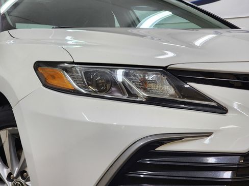 Used 2021 Toyota Camry LE image 15