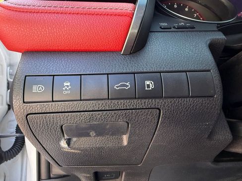 Used 2018 Toyota Camry XSE FWD image 23