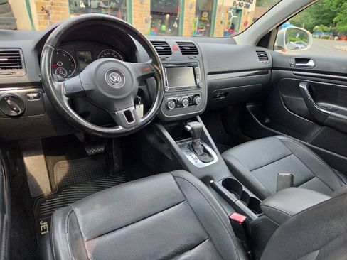 Used 2010 Volkswagen Jetta SE FWD image 17