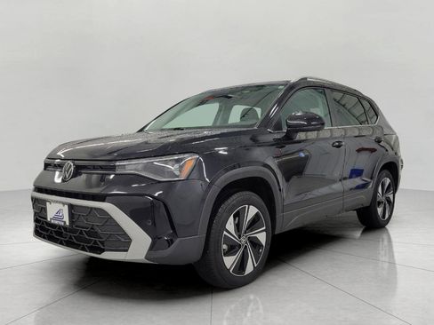 Used 2025 Volkswagen Taos SE AWD/4WD image 13
