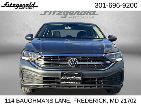 Used 2024 Volkswagen Jetta SE image 5