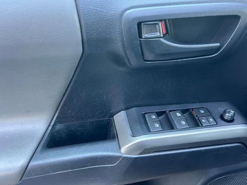 Used 2020 Toyota Tacoma SR5 image 11