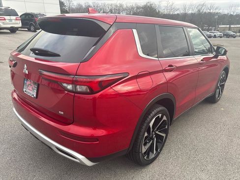 Used 2023 Mitsubishi Outlander SE image 10