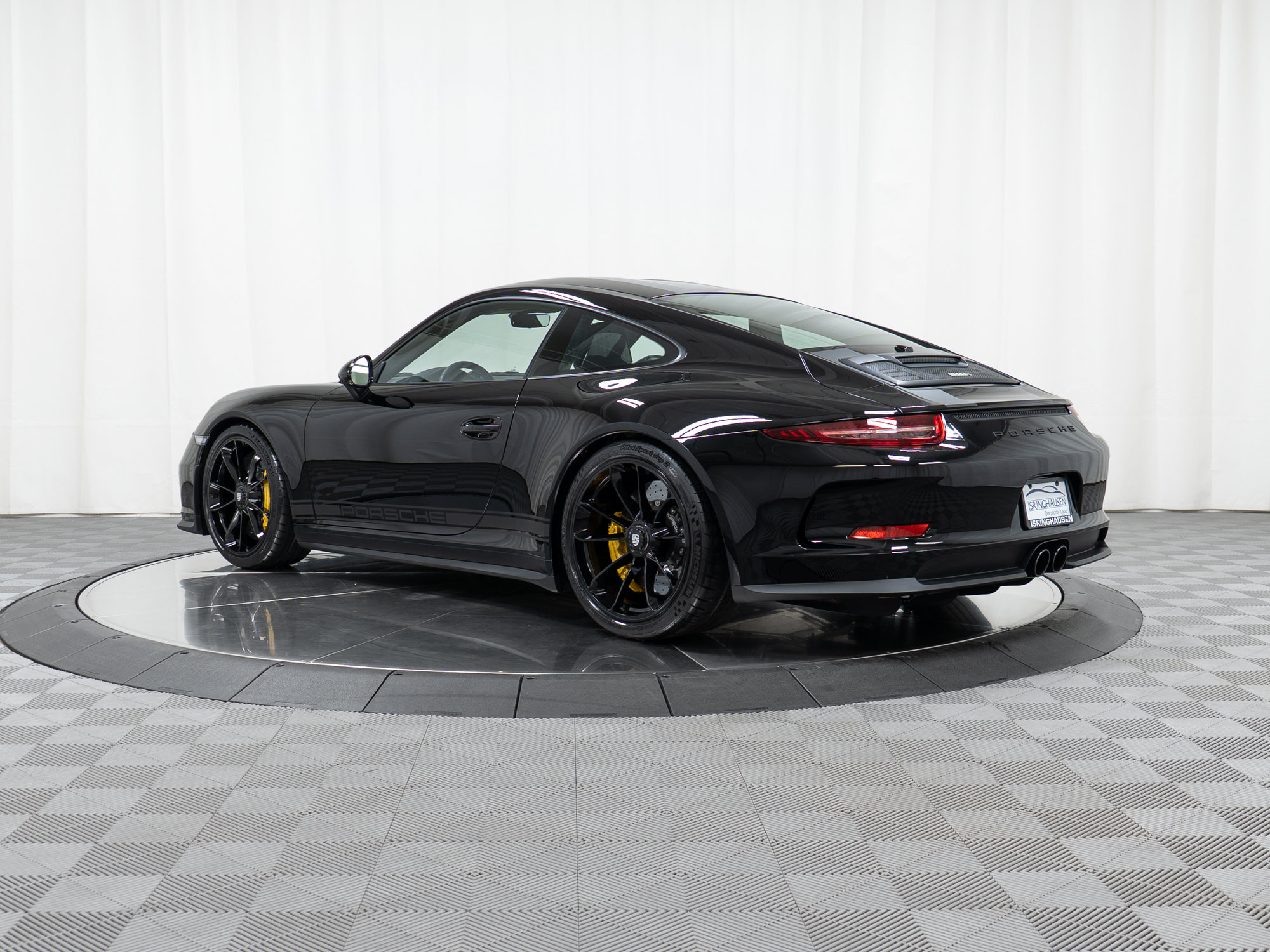 Used 2016 Porsche 911 R RWD image 3