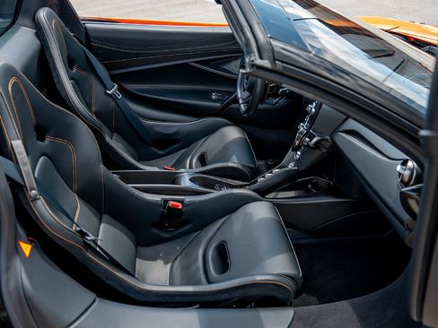 Used 2022 McLaren 765LT RWD image 28
