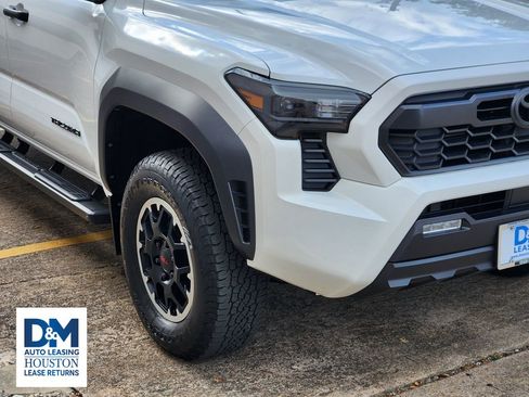 Used 2024 Toyota Tacoma TRD Off-Road image 11