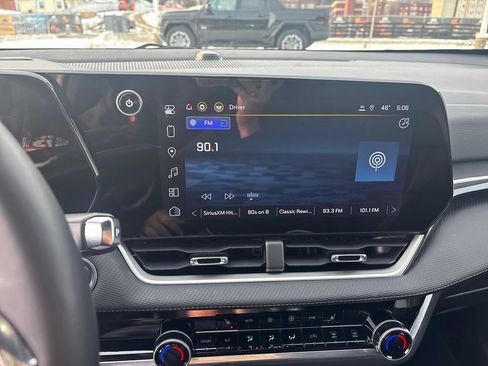 Used 2025 Chevrolet Equinox LT w/ Convenience Package II image 16