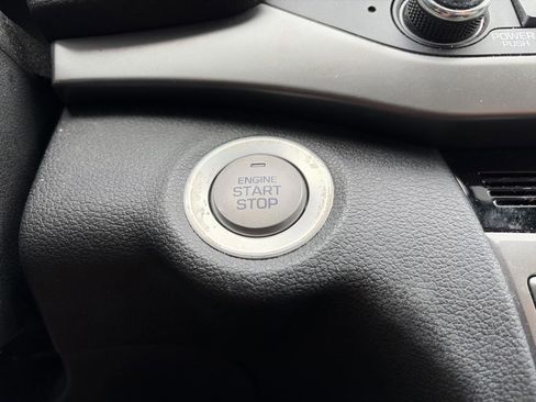 Used 2017 Hyundai Elantra Limited w/ Limited Tech Package 04 image 27