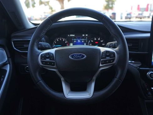 Used 2024 Ford Explorer Limited w/ Limited Technology Package image 16