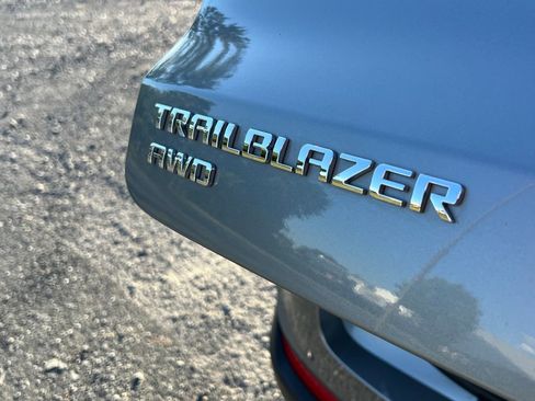 Used 2025 Chevrolet TrailBlazer LT AWD/4WD image 15