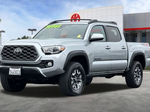 Used 2023 Toyota Tacoma TRD Off-Road w/ Technology Package AWD/4WD image 9