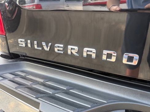 Used 2009 Chevrolet Silverado 2500 LT w/ Exterior Plus Package RWD image 9