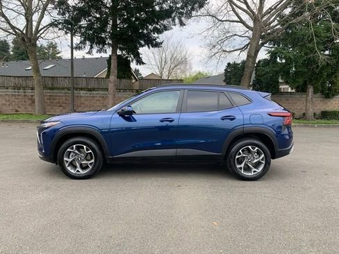 Used 2024 Chevrolet Trax LT w/ Driver Confidence Package image 2