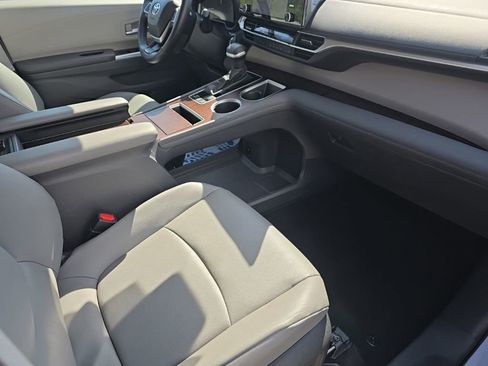 Used 2024 Toyota Sienna XLE image 15