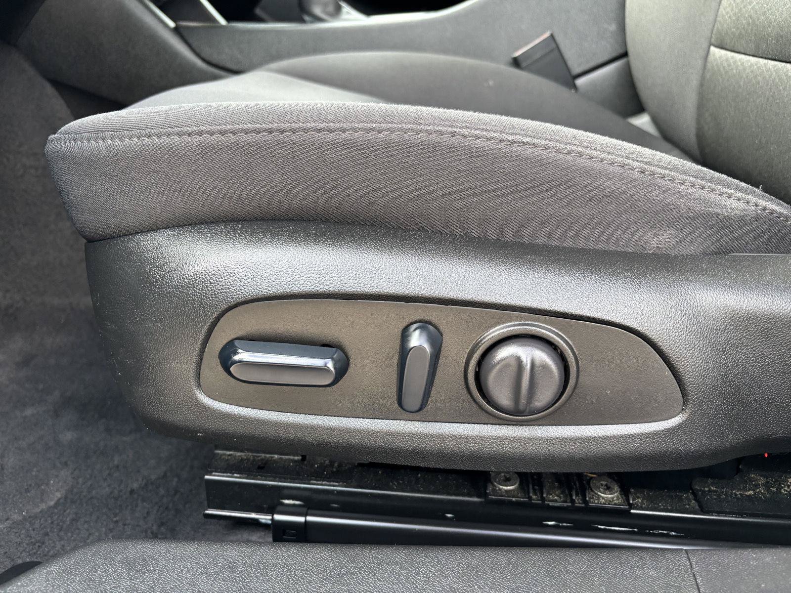 Used 2025 Chevrolet Malibu LT FWD image 13