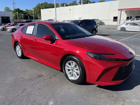 Used 2025 Toyota Camry LE image 3