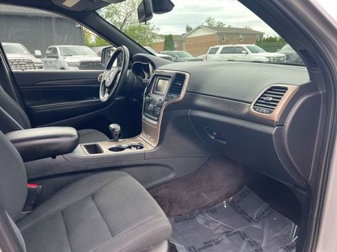 Used 2015 Jeep Grand Cherokee Laredo AWD/4WD image 23