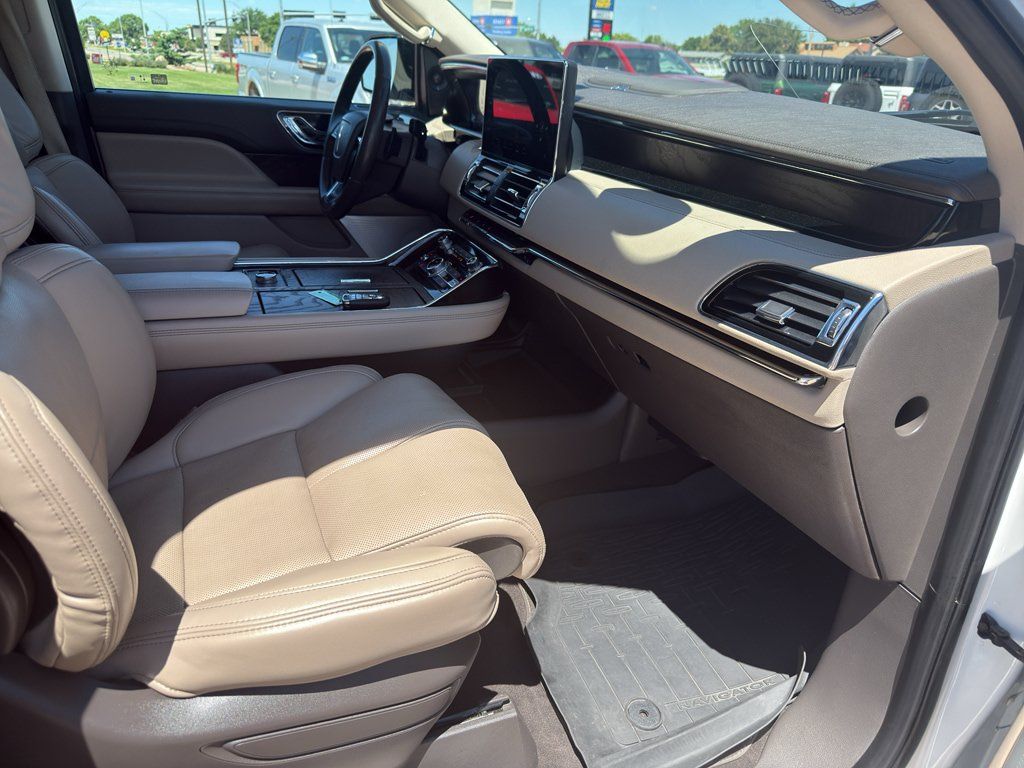 Used 2022 Lincoln Navigator Reserve AWD/4WD image 6