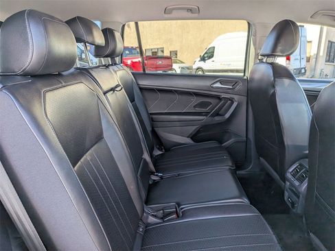 Used 2024 Volkswagen Tiguan SE image 29