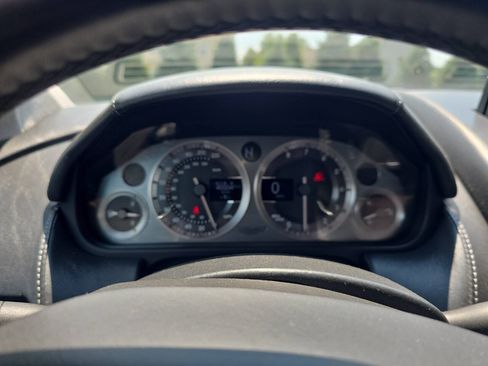 Used 2009 Aston Martin V8 Vantage Roadster RWD image 13
