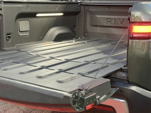 Used 2022 Rivian R1T Launch Edition image 9