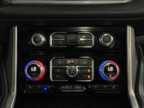 Used 2021 GMC Yukon Denali w/ Advanced Technology Package image 26