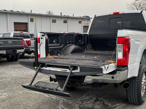 Used 2017 Ford F250 XLT w/ XLT Premium Package image 19