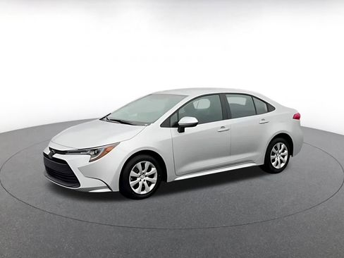 Used 2025 Toyota Corolla LE image 7