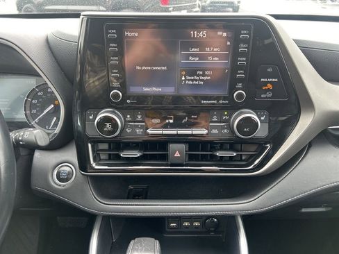 Used 2020 Toyota Highlander XLE image 24