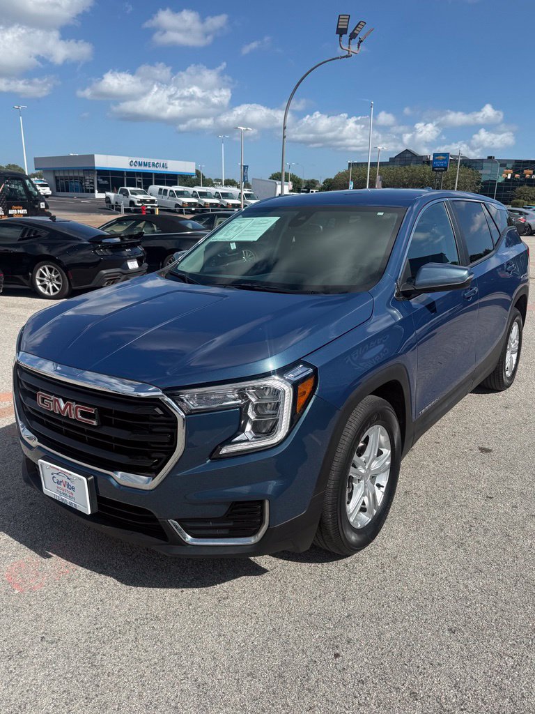 Used 2024 GMC Terrain SLE FWD image 3