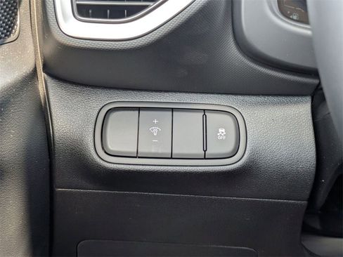 New 2025 Hyundai Venue SEL image 18