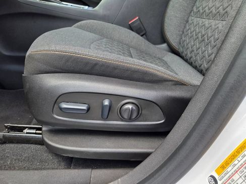 Used 2022 Chevrolet Equinox LT AWD/4WD image 11