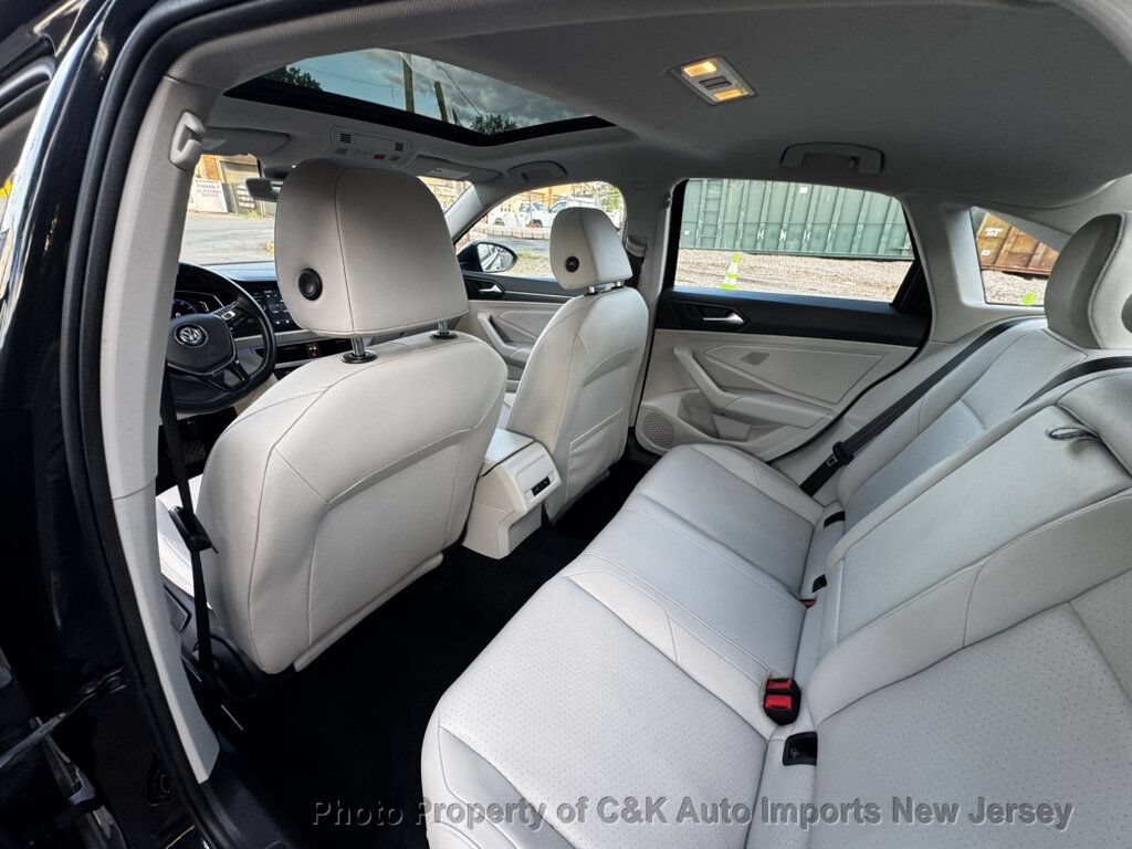 Used 2019 Volkswagen Jetta SEL w/ Cold Weather Package FWD image 20